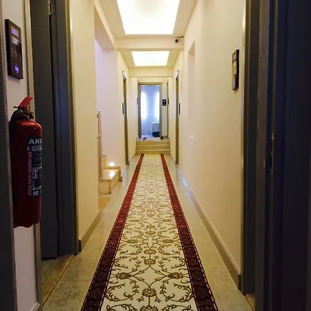 فندق مبيت وإفطار The Life Center 3*