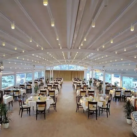 فندق مبيت وإفطار The Life Center 3*
