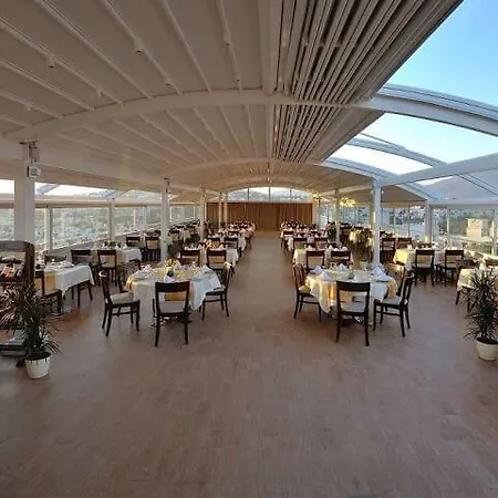 The Life Center فندق مبيت وإفطار
